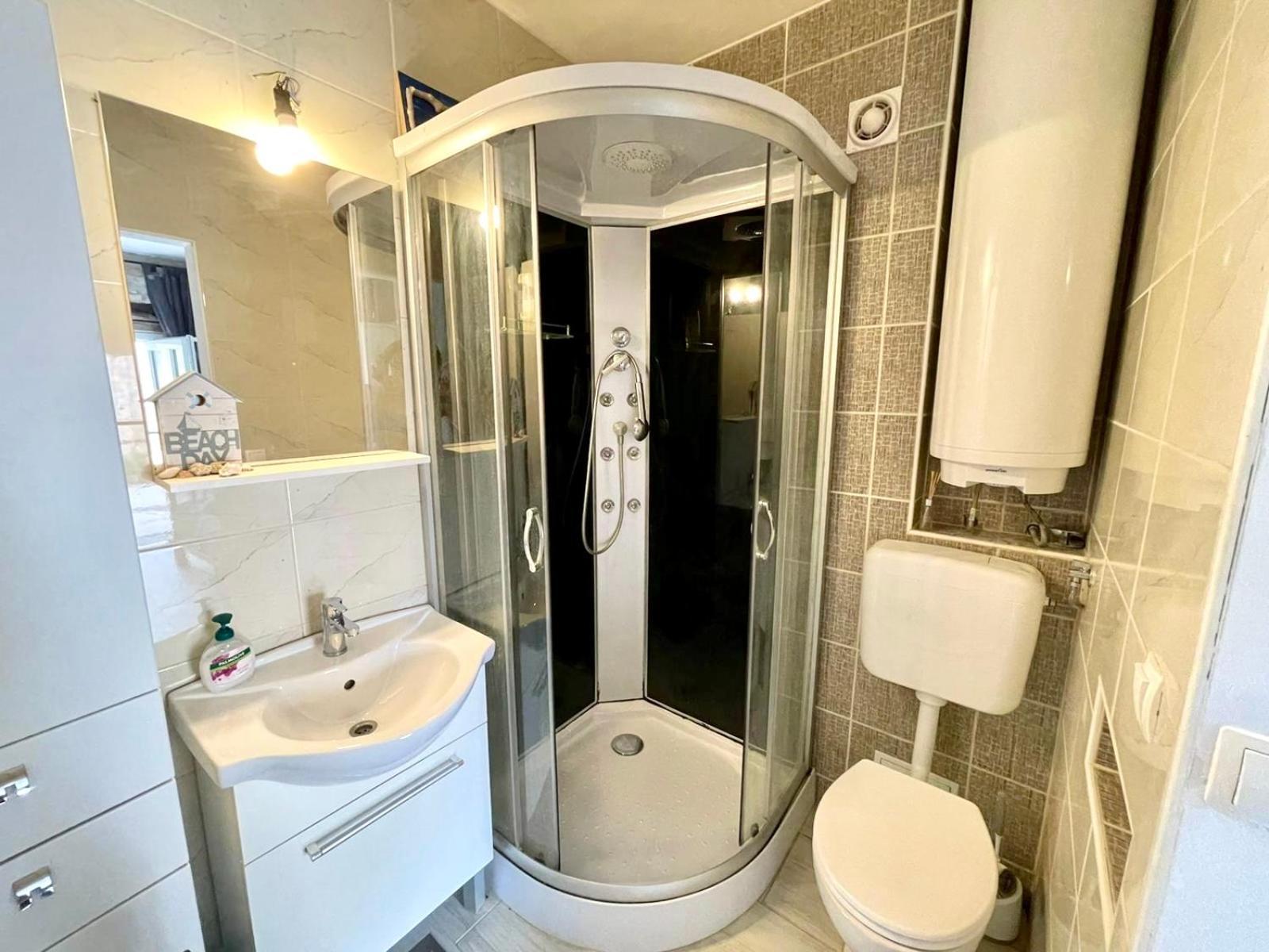 Villa Amore Radini Istrian Romantic Studio With Private Parking And Terrace ブルトニグラ エクステリア 写真